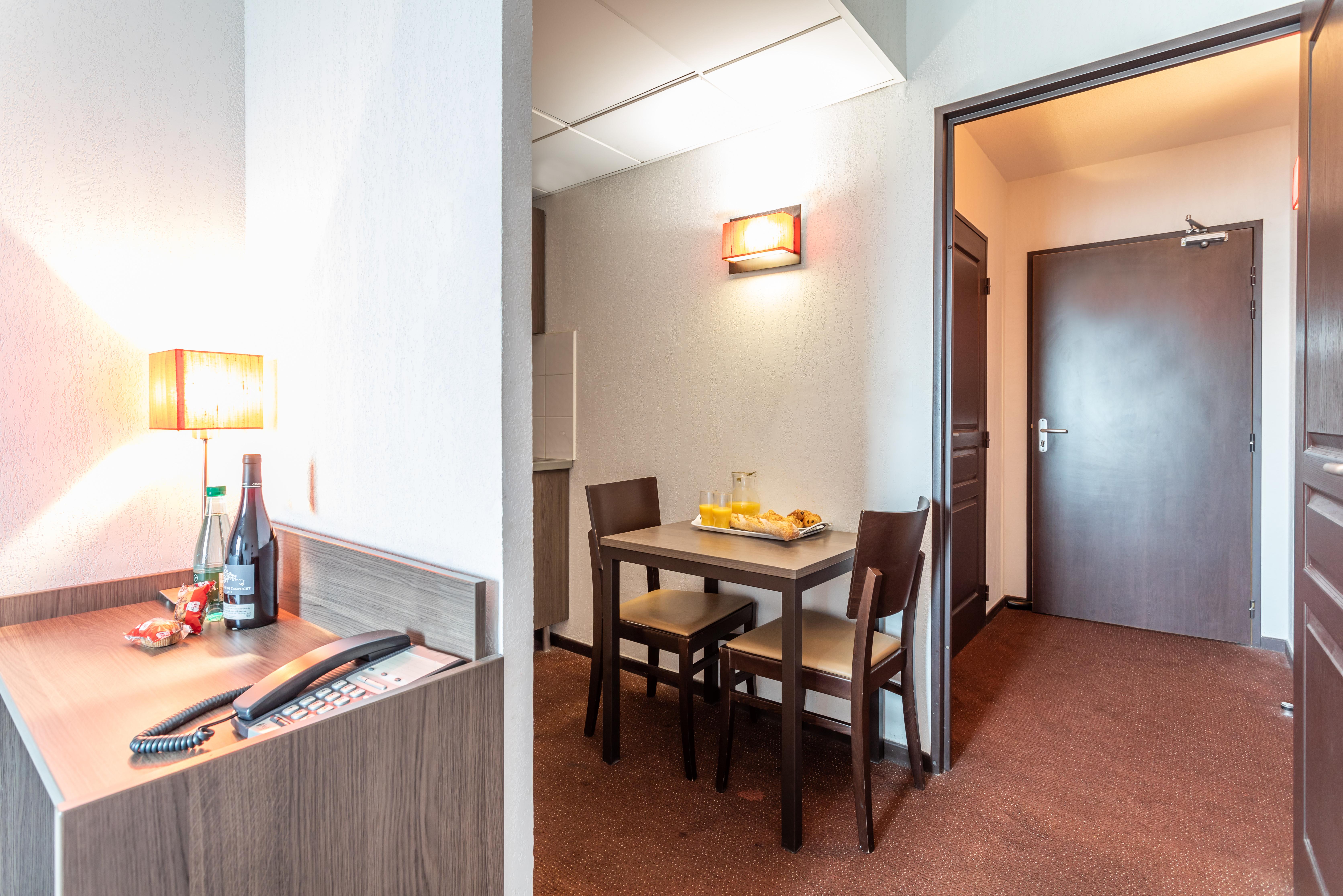 Comfort Aparthotel Nimes Centre Екстер'єр фото